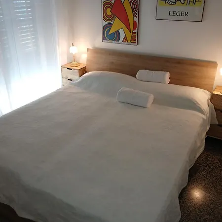 Blu , 10 Mt From Sea , One Parking Gratuito Free Apartment Spotorno