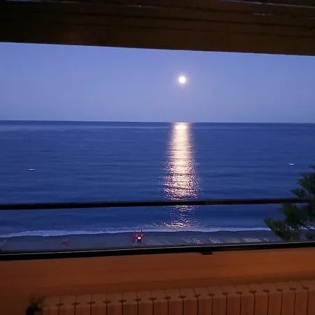 Blu , 10 Mt From Sea , One Parking Gratuito Free Apartment